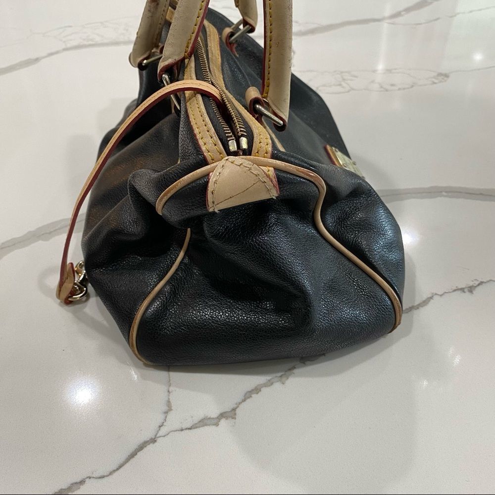 Dooney&Bourke - Picture 6 of 6